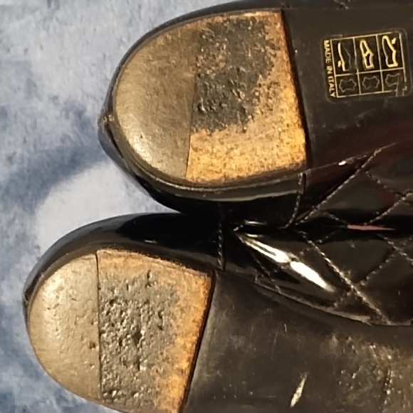 Authentic Burberry Quilted Flats - Picture 8 of 15